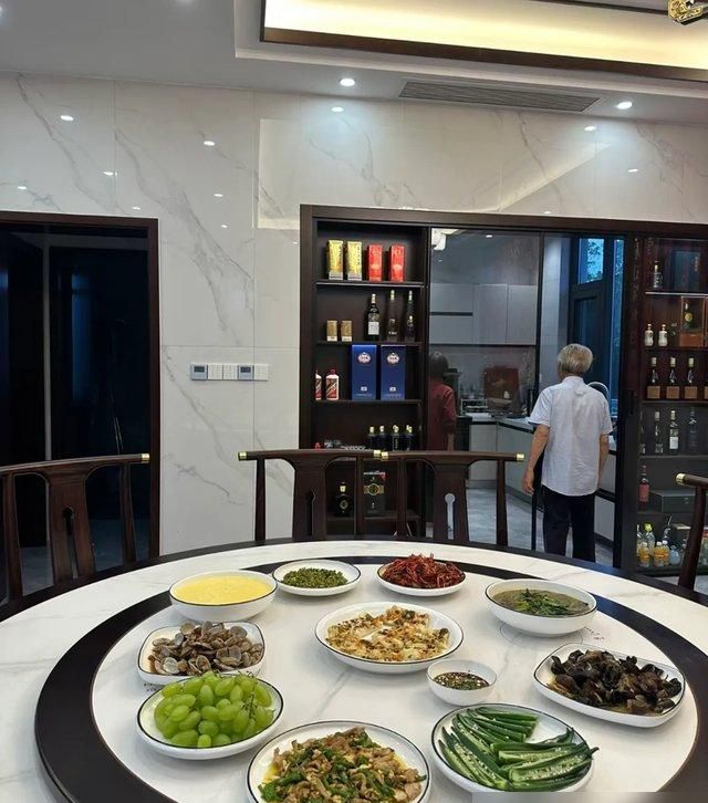 浙江一女子住农村自建房，新中式风格装修，800㎡的院子，惬意！ - 家居知识