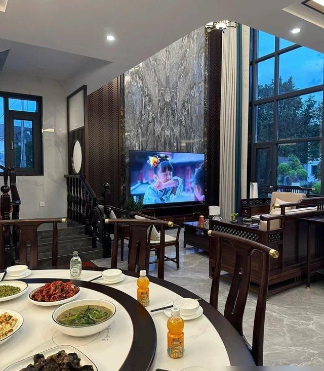 浙江一女子住农村自建房，新中式风格装修，800㎡的院子，惬意！ - 家居知识