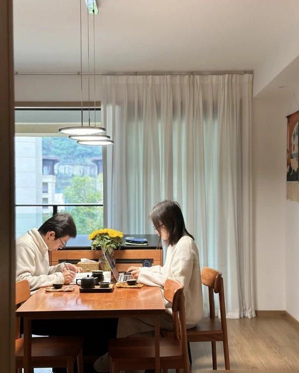 重庆一女子住122㎡的家，以实用为主装修的原木风格，温馨干净！ - 家居知识