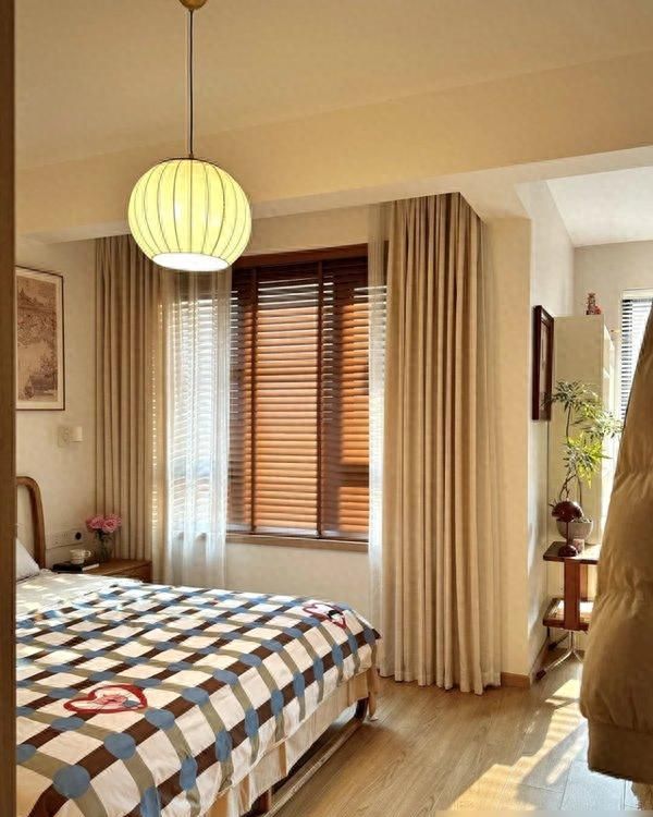 122㎡原木风家装，重庆女子打造实用温馨的治愈系住宅