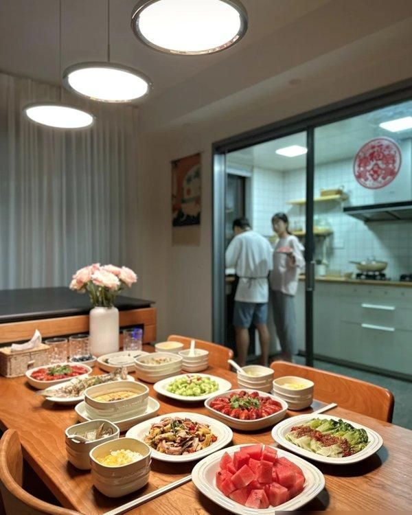 重庆一女子住122㎡的家，以实用为主装修的原木风格，温馨干净！ - 家居知识