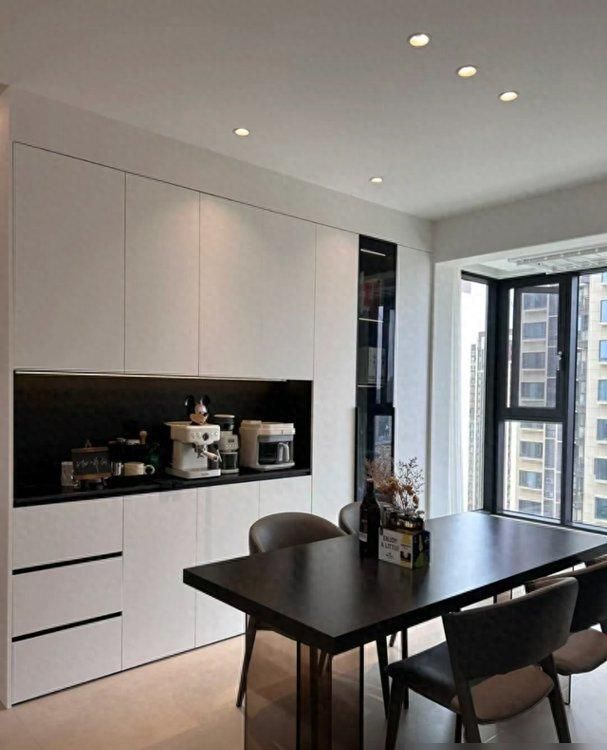 湖南一夫妻135㎡的家，坚持“极简”装修，黑白色调，高级感十足 - 家居知识