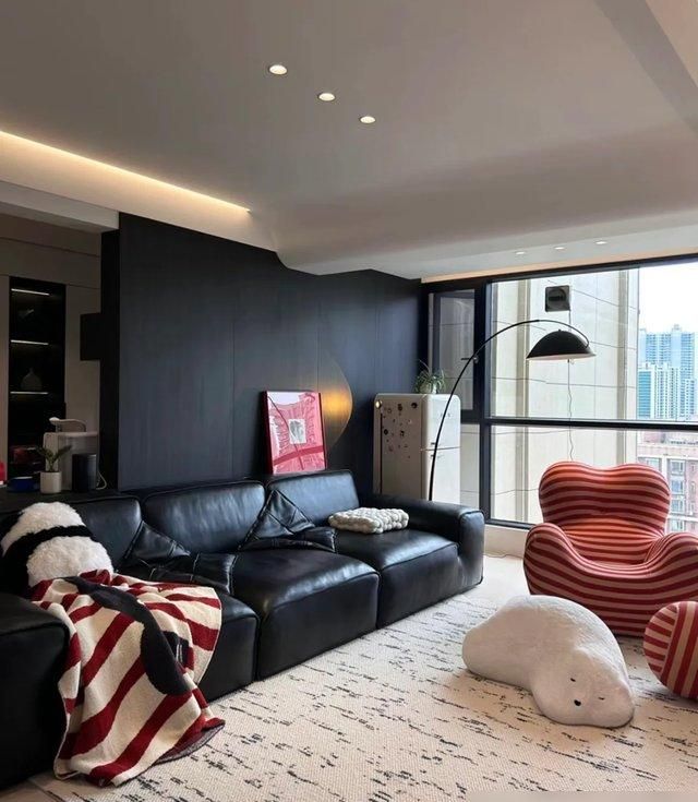 湖南一夫妻135㎡的家，坚持“极简”装修，黑白色调，高级感十足 - 家居知识