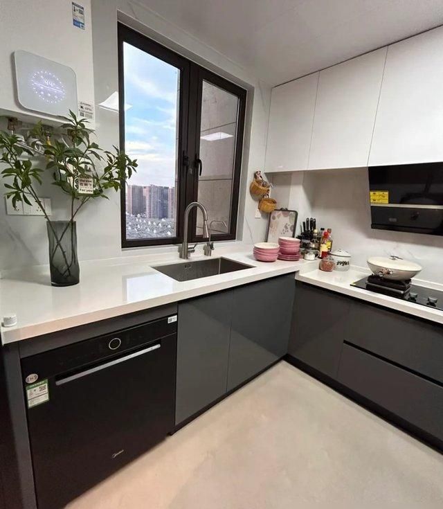 湖南一夫妻135㎡的家，坚持“极简”装修，黑白色调，高级感十足 - 家居知识