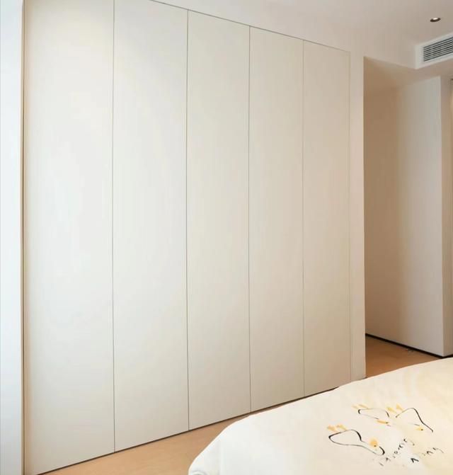 定制衣柜内外兼修，外观高颜值储物布局合理，这才是完美卧室搭配 - 家居知识