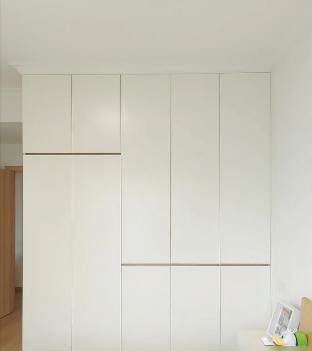 定制衣柜内外兼修，外观高颜值储物布局合理，这才是完美卧室搭配 - 家居知识