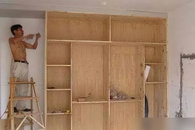 衣柜是用“定制版”还是“木工做”？两种柜子做完，实力差距大 - 家居知识