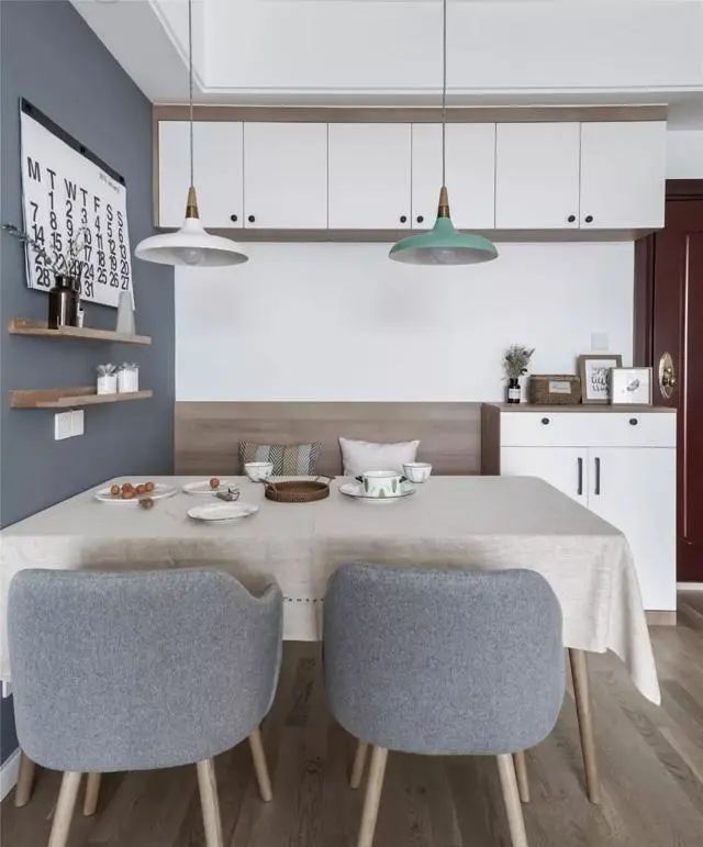 77㎡北欧风两居：软装焕新 + 蓝灰白配色，装出惬意自在的生活感 - 家居知识