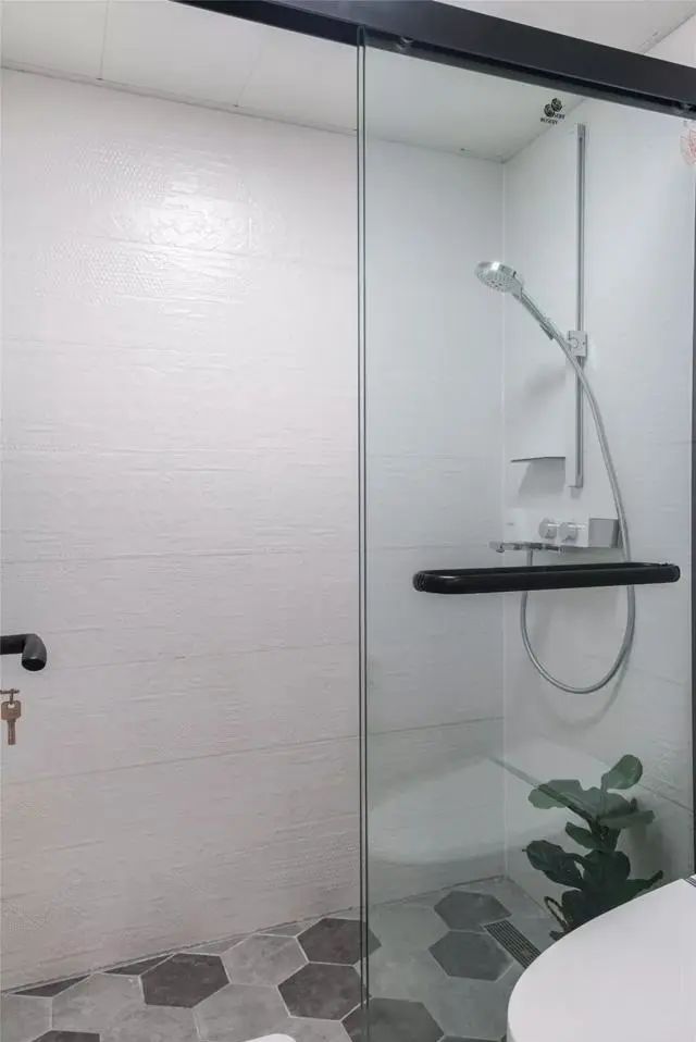 77㎡北欧风两居：软装焕新 + 蓝灰白配色，装出惬意自在的生活感 - 家居知识