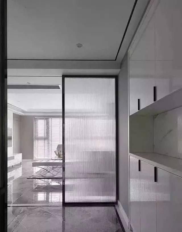 越来越多人入户玄关，装柜子隔断《镂空隔断，太漂亮实用了！ - 家居知识