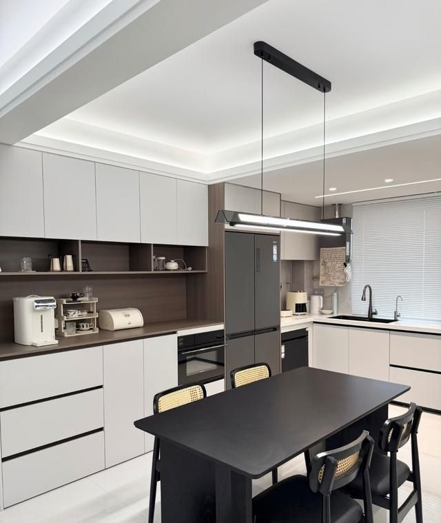 不顾家人反对，坚持装极简风，装好后反而显得高级又温馨，晒晒 - 家居知识