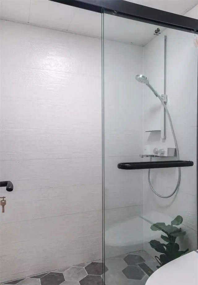 77㎡北欧风两居：软装焕新 + 蓝灰白配色，装出惬意自在的生活感 - 家居知识