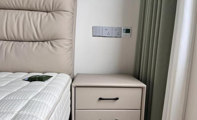 “床头柜”已经退出中国家庭，现在流行这样做，高级感十足！ - 家居知识