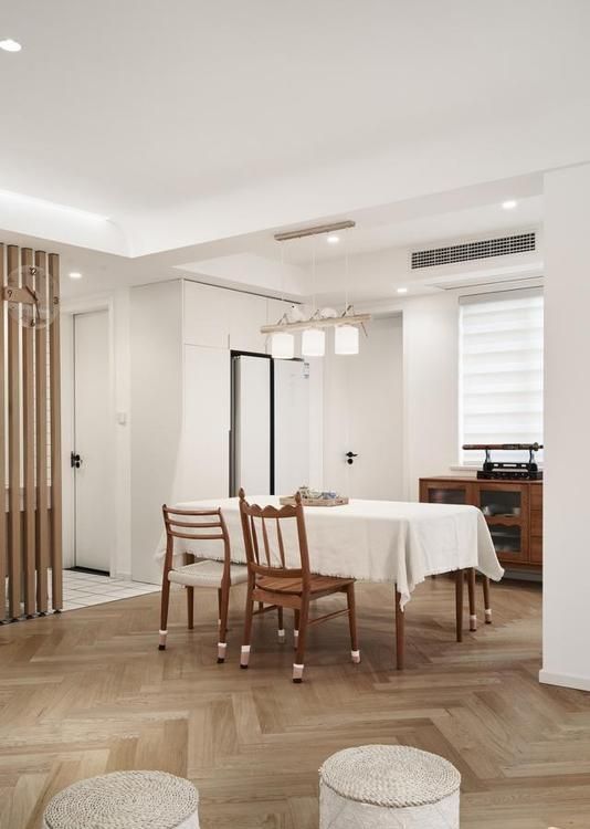 她晒出简约风美家，入住1年依旧干净整洁，窗明几净，看着好治愈 - 家居知识