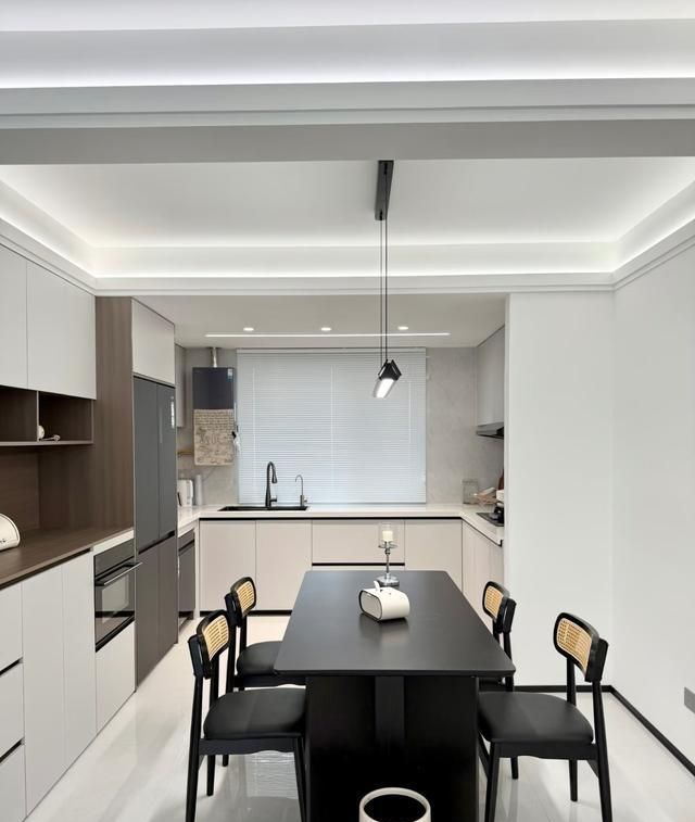 不顾家人反对，坚持装极简风，装好后反而显得高级又温馨，晒晒 - 家居知识