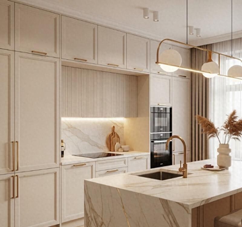 奶咖配色+金属拉手！现代奶油风厨房打造满分氛围感