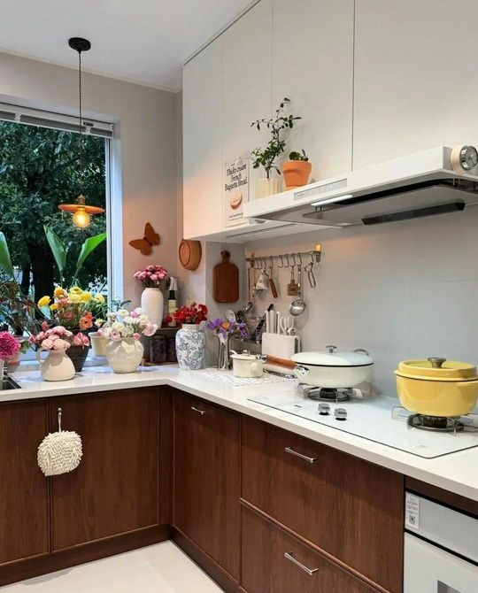 不买沙发，舍弃餐桌，阳台打一排矮柜，一进客厅被惊艳了！ - 家居知识