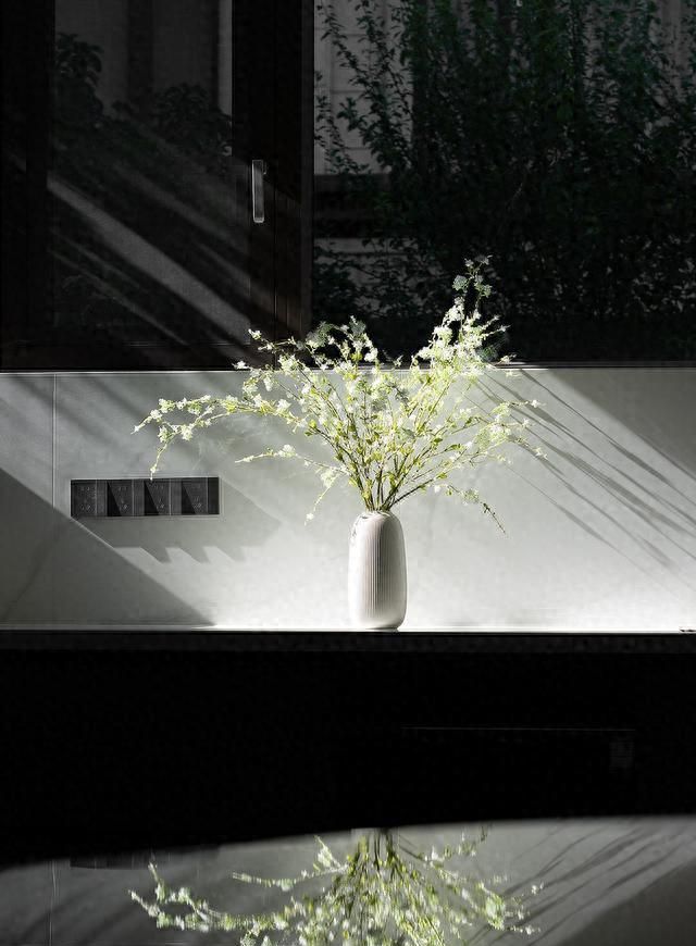 300㎡意式轻奢别墅实景，毫米级细节雕琢空间奢雅