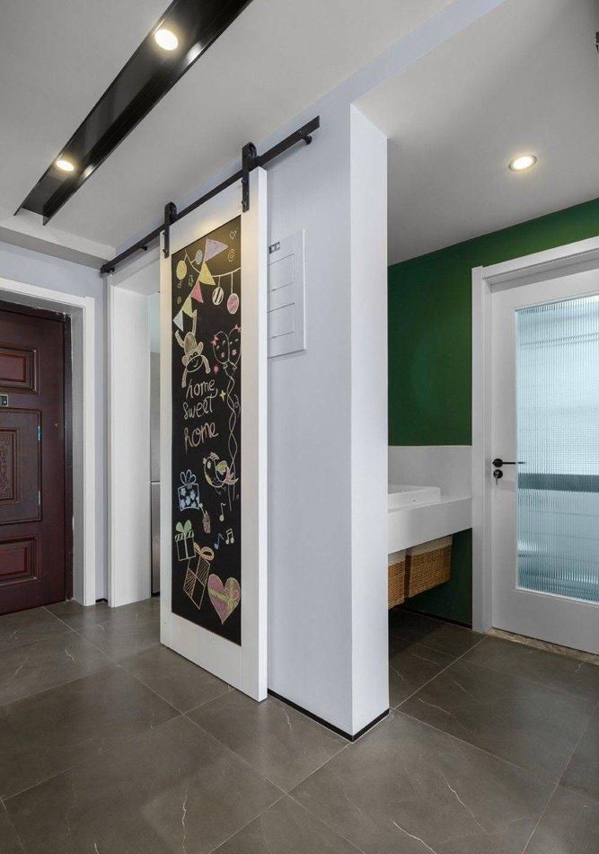 不买沙发，舍弃餐桌，阳台打一排矮柜，一进客厅被惊艳了！ - 家居知识