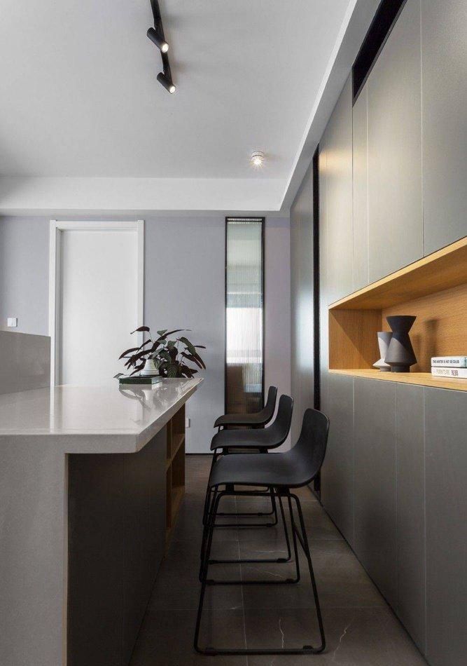 不买沙发，舍弃餐桌，阳台打一排矮柜，一进客厅被惊艳了！ - 家居知识