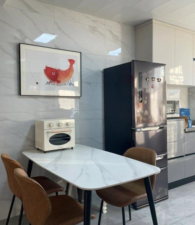 北京一户人家火了，坚持极简装修，全屋大白墙+无主灯，太实用了 - 家居知识