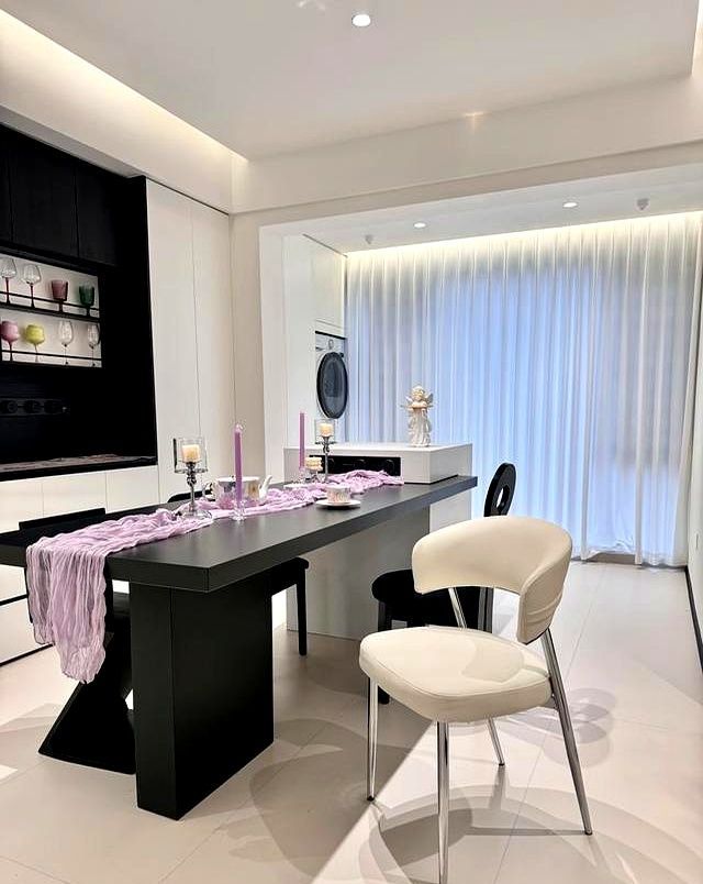 180㎡装出300㎡既视感？极简风太绝！把“显大”玩成了玄学！晒晒 - 家居知识