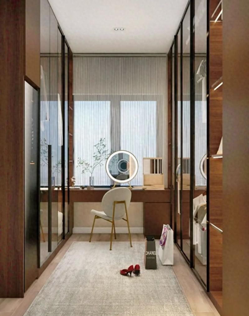 老公偷偷为妻子打造梦幻衣帽间，惊艳众人！