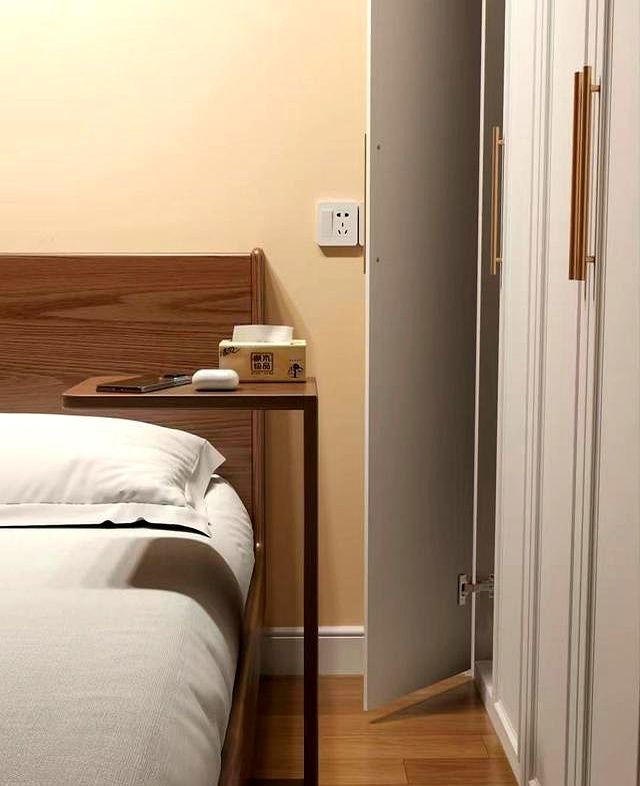 “床头柜”已逐渐退出中国家庭！看看年轻人的做法，高级又实用 - 家居知识