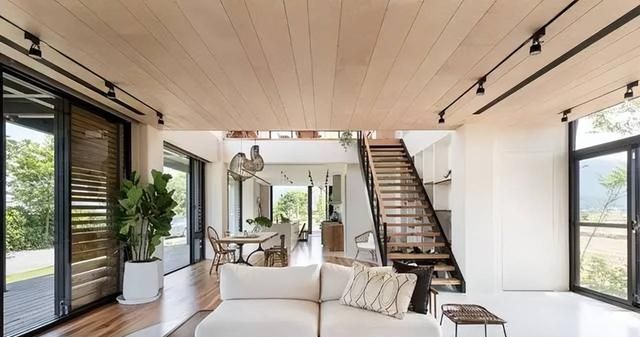 120平原木风装修设计，阁楼只是开了个洞，电视、沙发都可省略了 - 家居知识