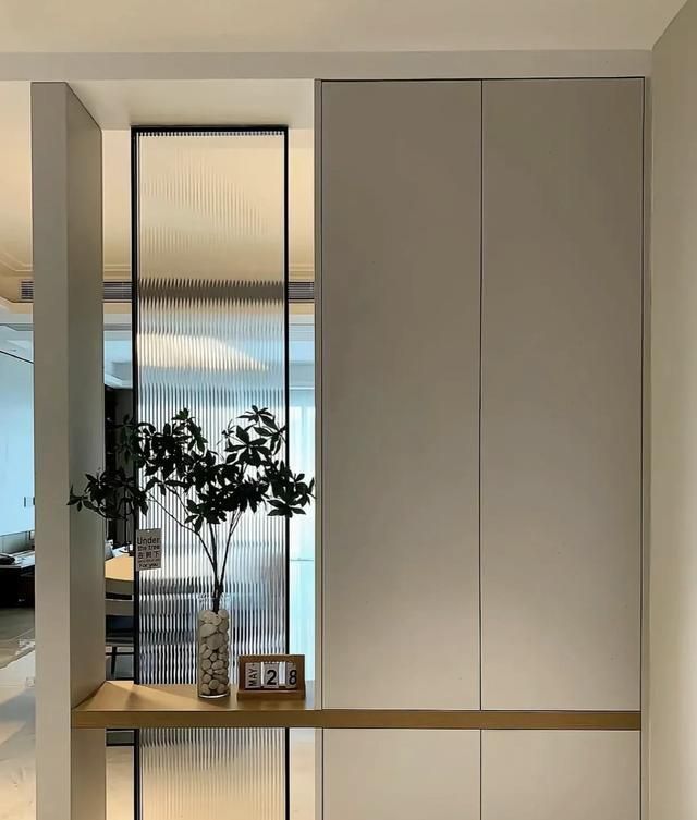 家里没有玄关，如何造出来一个既能收纳又美观的隔断？ - 家居知识