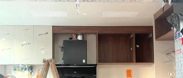 橱柜定制翻车实录：这8个‘隐藏雷区’，90%人已中招！ - 家居知识