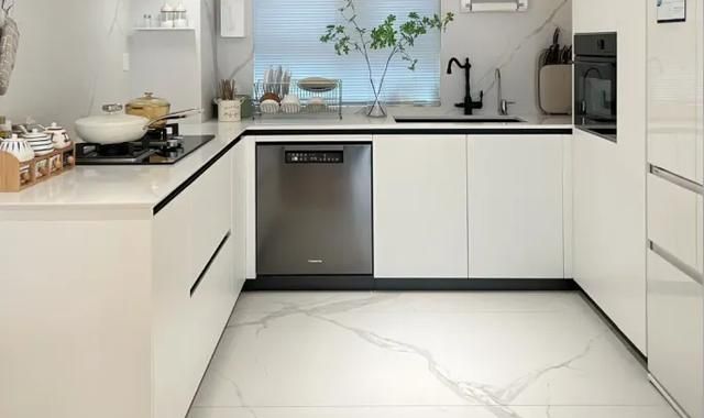 橱柜定制翻车实录：这8个‘隐藏雷区’，90%人已中招！ - 家居知识