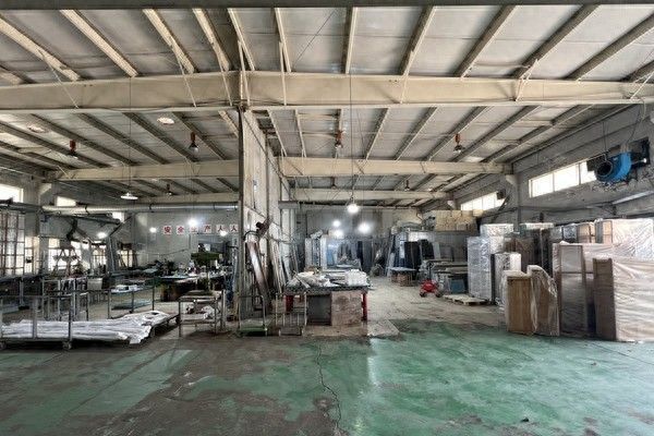 上海酒依实业，专业定制恒温酒柜与亚克力酒柜