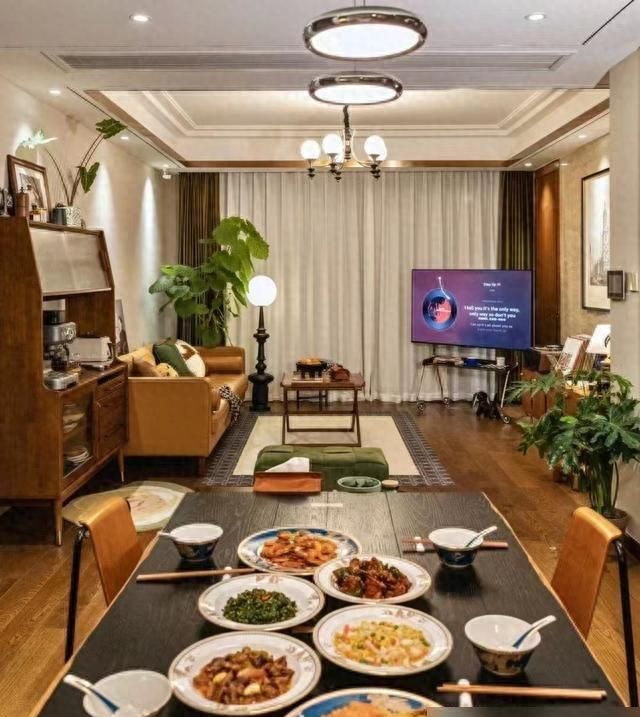 上海夫妇坚持极繁主义，把空无一物的家填成了杂货铺，高级感满满 - 家居知识