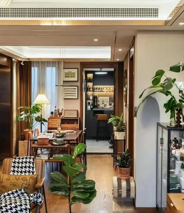 上海夫妇坚持极繁主义，把空无一物的家填成了杂货铺，高级感满满 - 家居知识