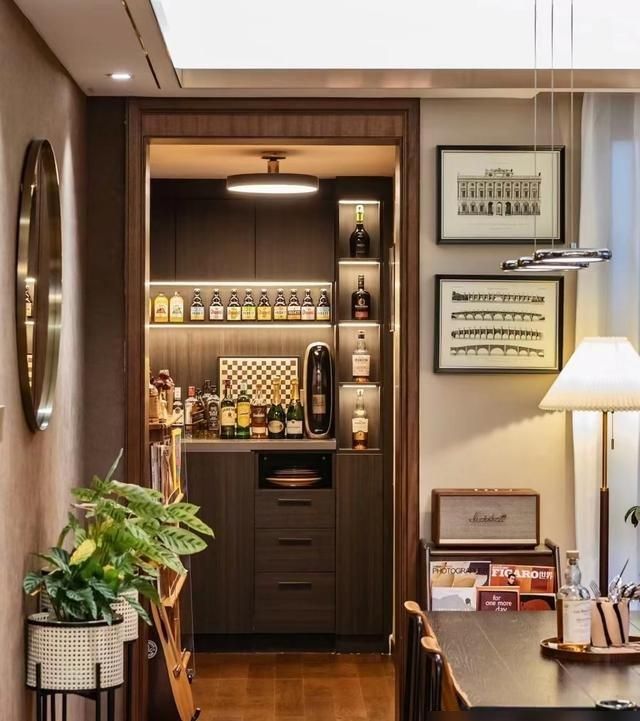 上海夫妇坚持极繁主义，把空无一物的家填成了杂货铺，高级感满满 - 家居知识