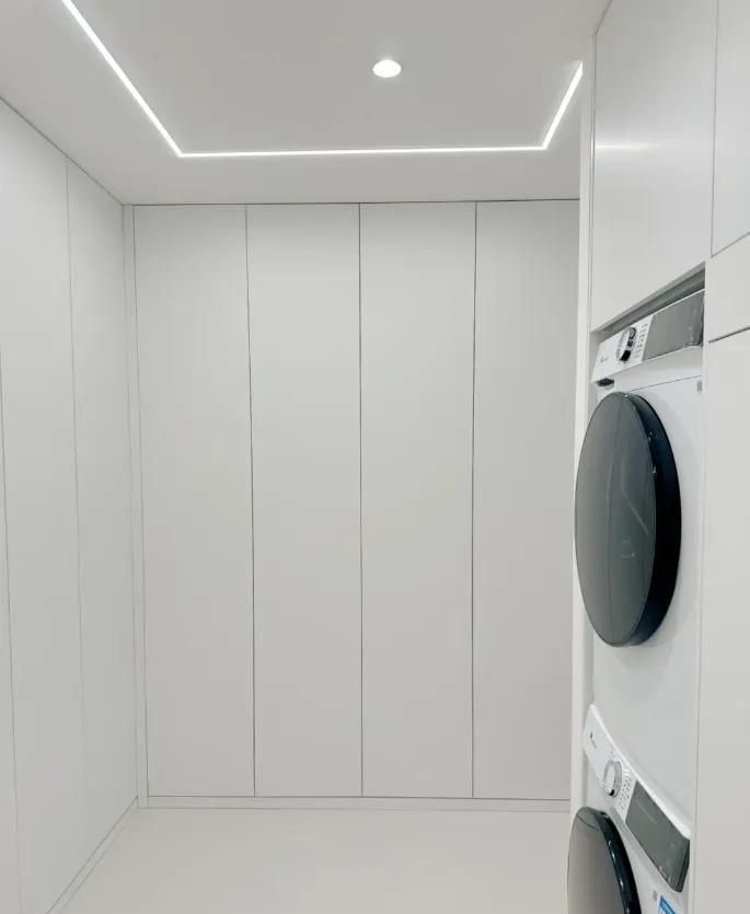 年轻人太会了！「洗烘机衣帽间一体化」设计，收纳力和颜值封神！ - 家居知识