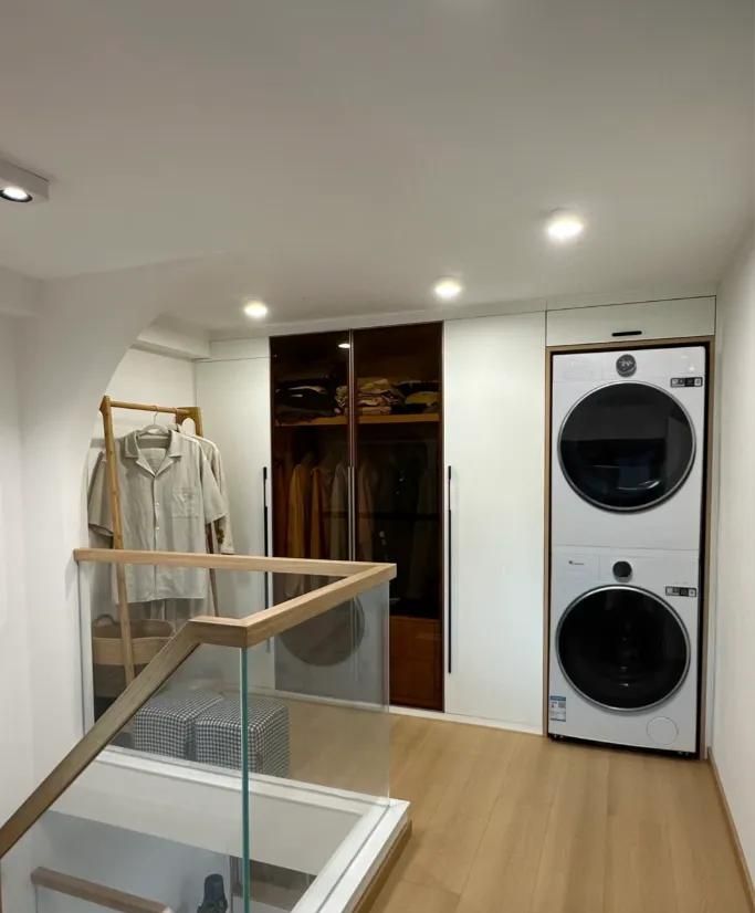 年轻人太会了！「洗烘机衣帽间一体化」设计，收纳力和颜值封神！ - 家居知识