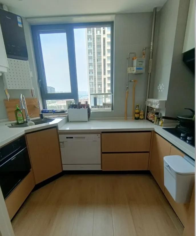 年轻人太会了！「洗烘机衣帽间一体化」设计，收纳力和颜值封神！ - 家居知识