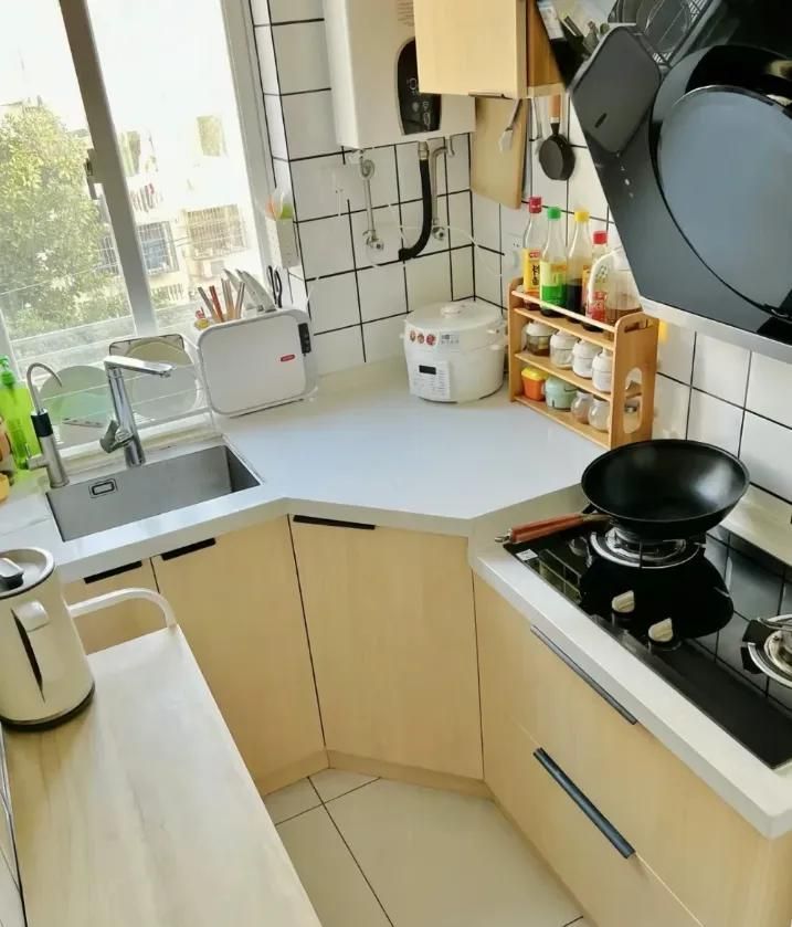 年轻人太会了！「洗烘机衣帽间一体化」设计，收纳力和颜值封神！ - 家居知识