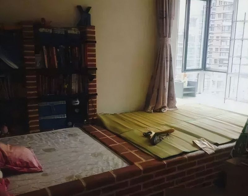 老公用500块砖打造榻榻米，网友热议：简直是东北热炕头！ - 家居知识