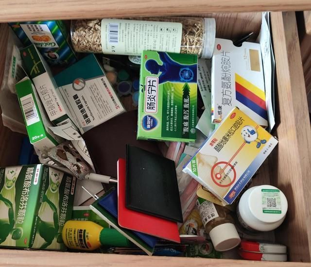 “床头柜”已逐渐退出中国家庭！看年轻人的新式做法，高级还实用 - 家居知识