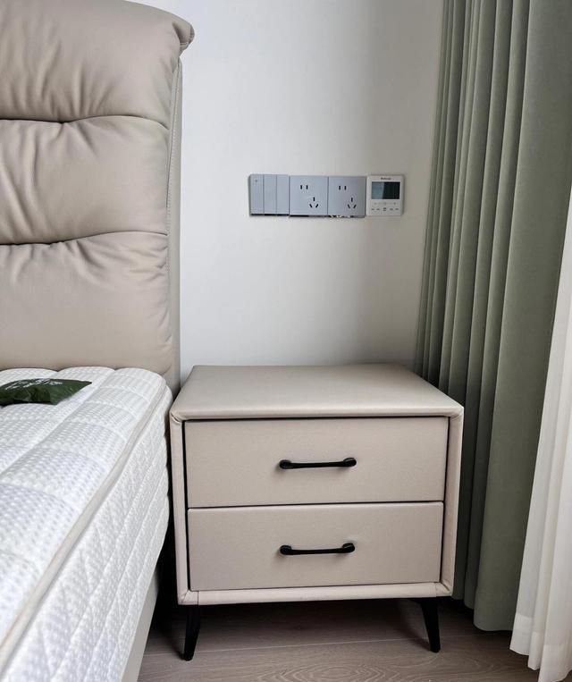 “床头柜”已逐渐退出中国家庭！看年轻人的新式做法，高级还实用 - 家居知识