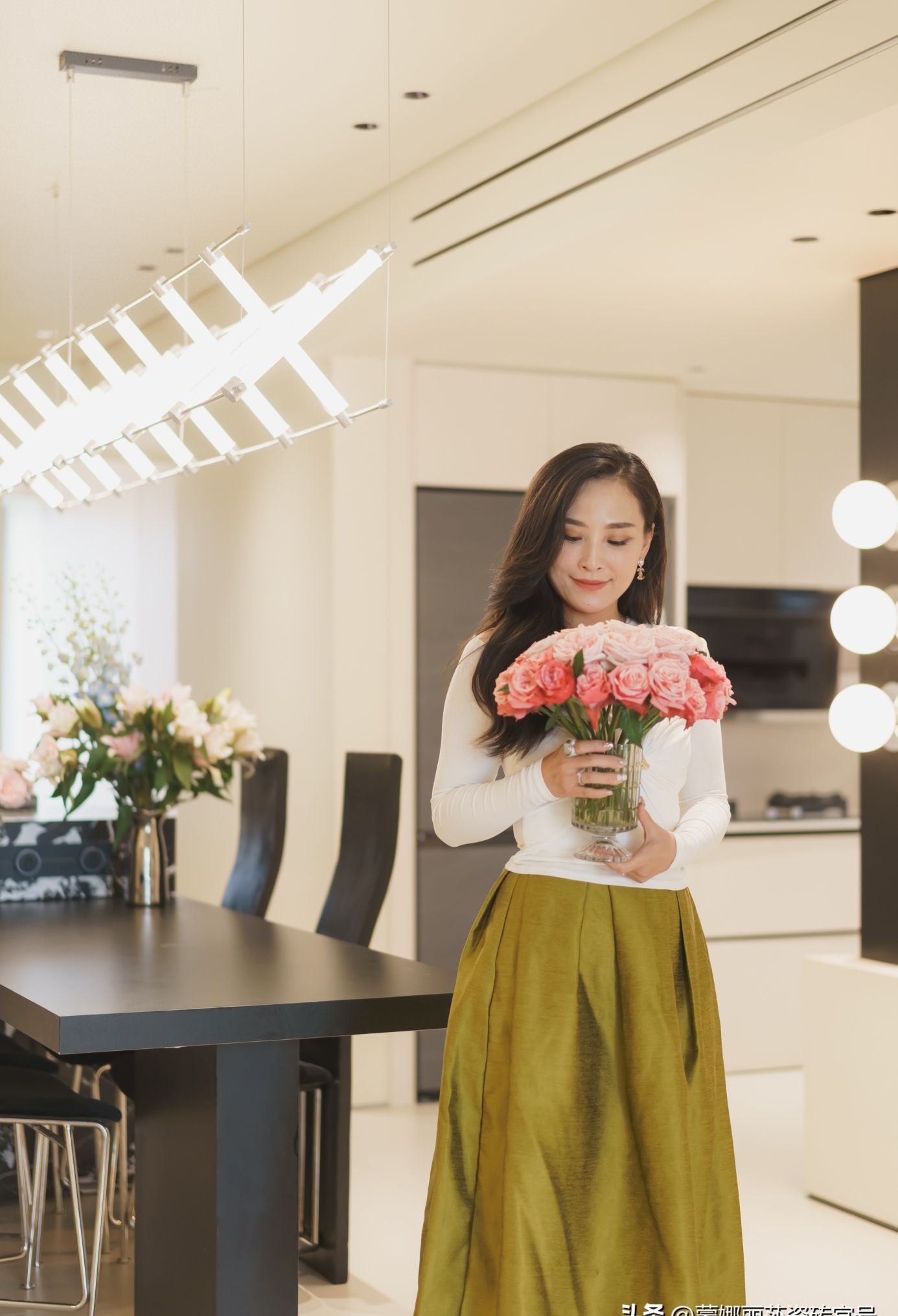 海归夫妻的极简奶油风之家，柔光砖下的浪漫日常