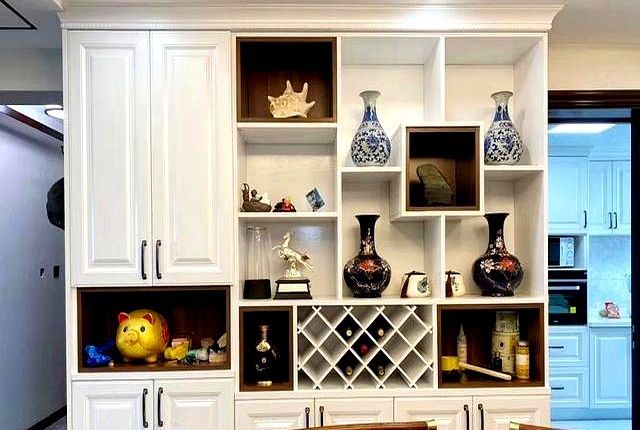 入住后才知道，餐边酒柜装成这样，花的全是冤枉钱还难打扫 - 家居知识