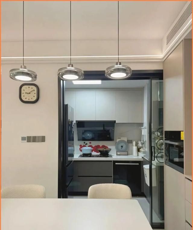 这对夫妻的家火了，拒绝过度装修，把简约做到极致，太有品位了！ - 家居知识