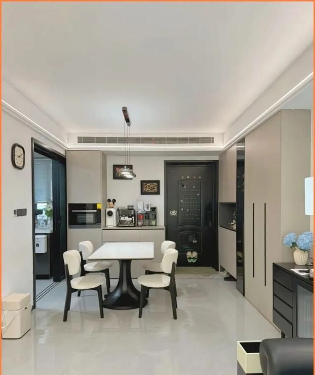 这对夫妻的家火了，拒绝过度装修，把简约做到极致，太有品位了！ - 家居知识