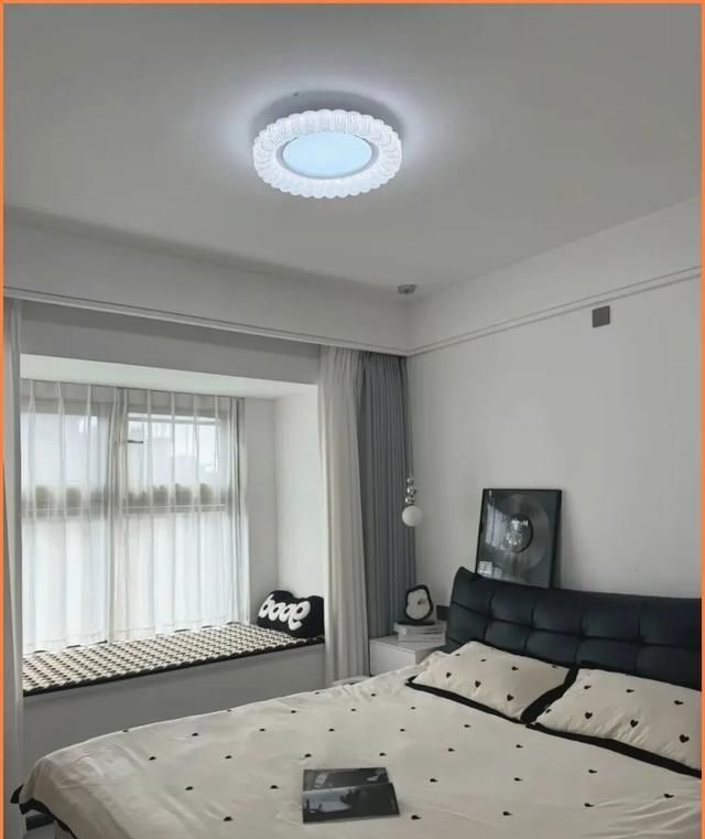 这对夫妻的家火了，拒绝过度装修，把简约做到极致，太有品位了！ - 家居知识