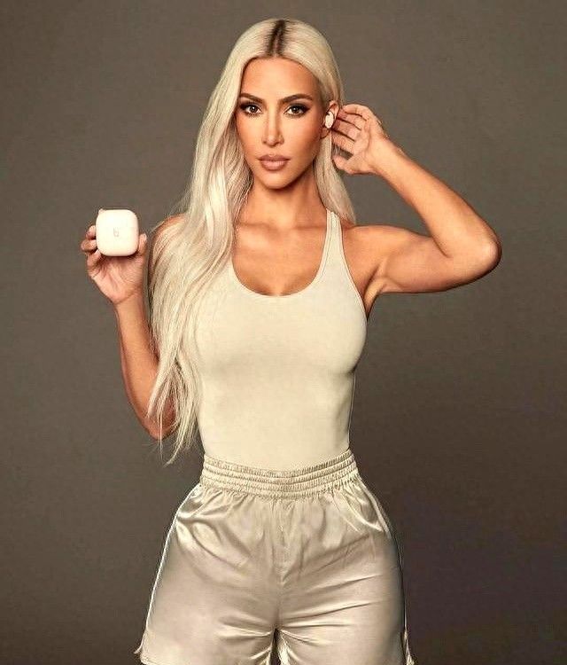 卡戴珊4亿打造侘寂风豪宅，极简美学背后的奢华密码