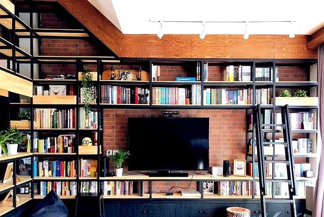 想在客厅设计书柜，其实不一定非要舍弃电视，这几种方式可以参考 - 家居知识